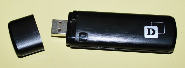 dlink-usb-wifi-adapter-ac1200-04-1300