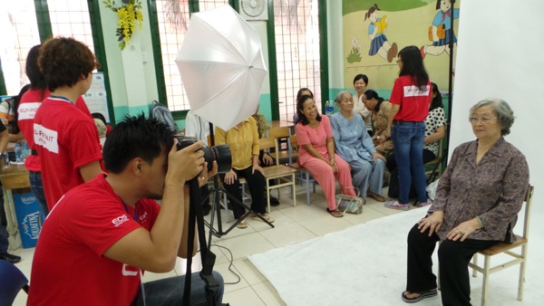 Ngày hội Help-Portrait Vietnam 2013