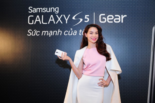10 - Ho Ngoc Ha cung Galaxy S5