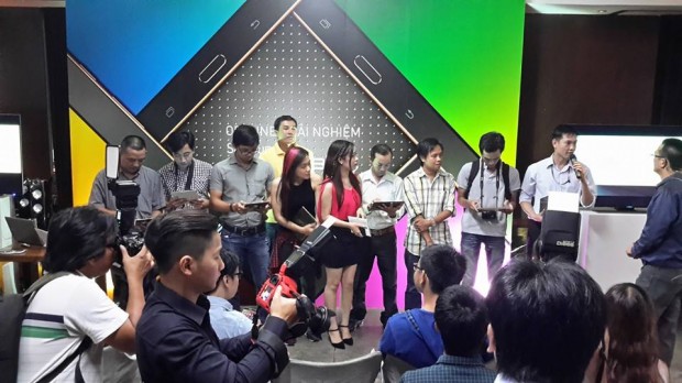 Offline trải nghiệm Galaxy Tab S. Ảnh: Mạnh Hiệp