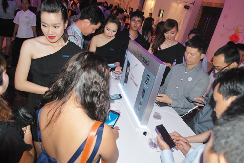 121016-samsung-galaxy-note-ii-hcm-006-500