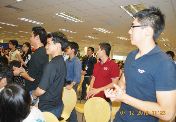 121207-nhamay-intel-clinton-award-08-1024