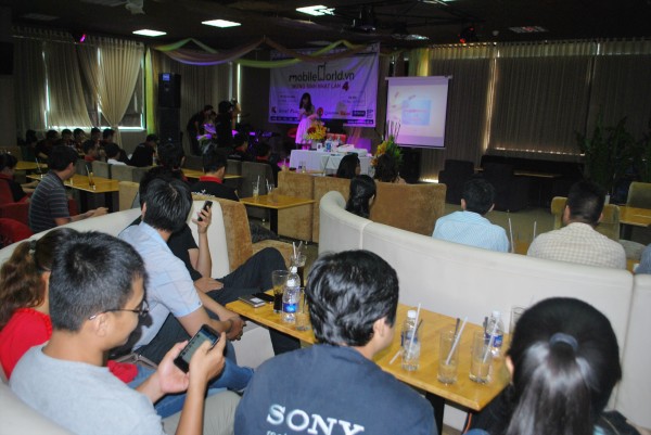 130714-mobileworldvn-4annivesary-05-2000