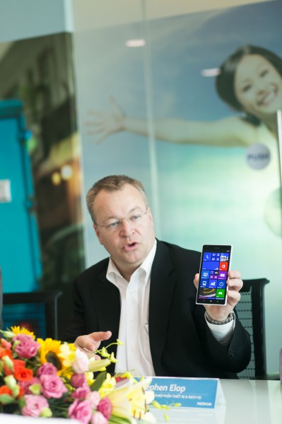 131029-nokia-stephen-elop-hcm-03
