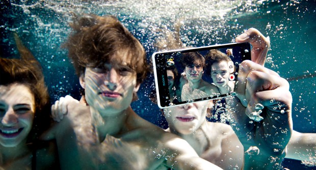 sony-xperia-zr-waterproof-smartphone-o