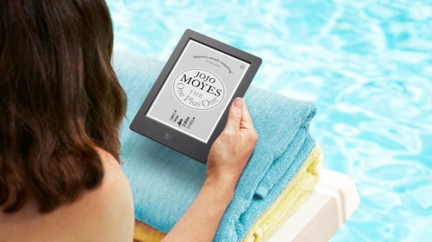 Kobo Aura H2O poolside