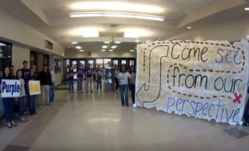 Bị bắt vì lưu ảnh khỏa thân của mình trong điện thoại