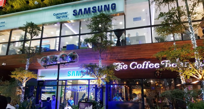 Cửa hàng trải nghiệm sản phẩm và Trung tâm chăm sóc khách hàng cao cấp của Samsung khai trương bên phố đi bộ Nguyễn Huệ (TP.HCM)