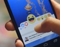 Facebook không chỉ thêm nút Dislike….