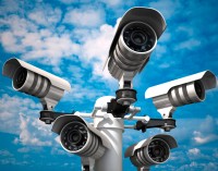 Khi camera an ninh xuống đường vào hẻm