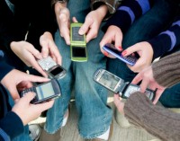 Điện thoại phổ thông giữa thời di động thông minh