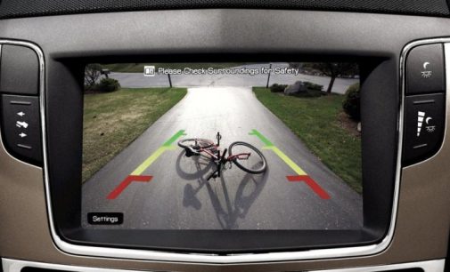 Ráp backup camera trên xe hơi