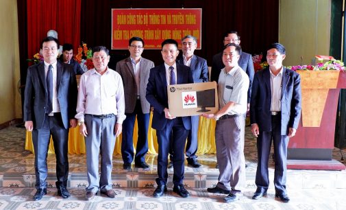 Huawei Việt Nam trao tặng các phòng máy tính cho 2 tỉnh Lào Cai và Yên Bái