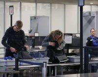 Mỹ cấm đem các thiết bị lớn hơn điện thoại di động lên máy bay vào Mỹ từ một số nước