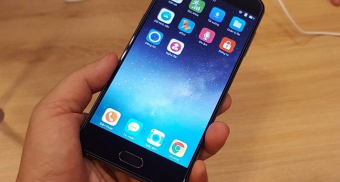 Bkav ra mắt smartphone Bphone 2017 giá 9.789.000 đồng.