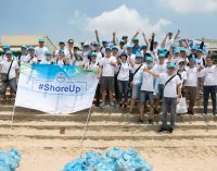 Dell Việt Nam cùng giới truyền thông dọn dẹp chất thải nhựa trên biển