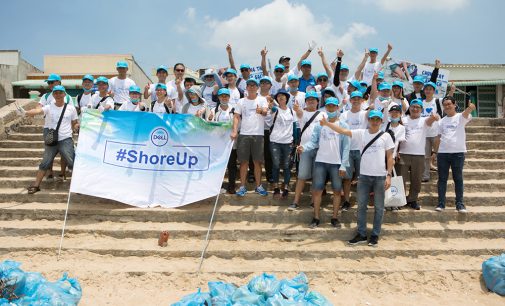 Dell Việt Nam cùng giới truyền thông dọn dẹp chất thải nhựa trên biển