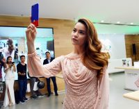 VIDEO: Nữ ca sĩ Hồ Ngọc Hà và smartphone Oppo R11 FC Barcelona