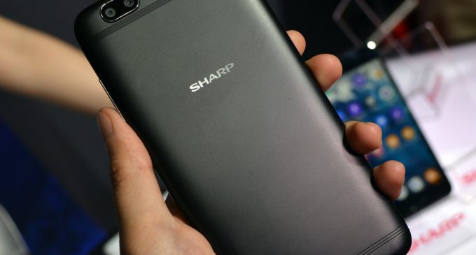Bộ đôi smartphone Sharp R1 và R1s được mở bán tại Việt Nam