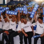 Uber tổ chức xe đưa 1.500 tài xế đối tác về quê ăn Tết