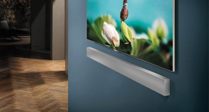 Loa thanh treo tường Samsung mỏng nhẹ hơn 41% và âm thanh 3D panoramic