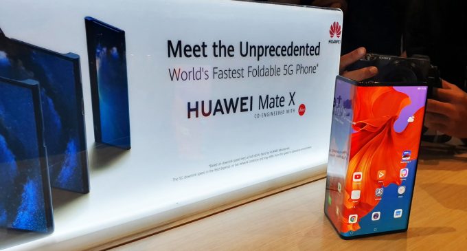 Giáp mặt với chiếc smartphone 5G gập Huawei Mate X