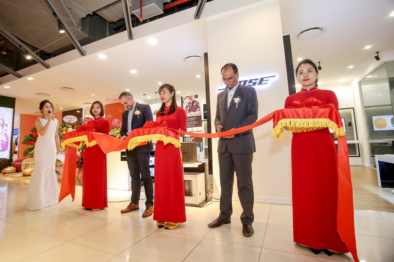 Bose khai trương Bose Store đầu tiên tại Hà Nội nằm trong trung tâm thương mại Lotte Hà Nội (Lotte Department Store) ngày 6-4-2019