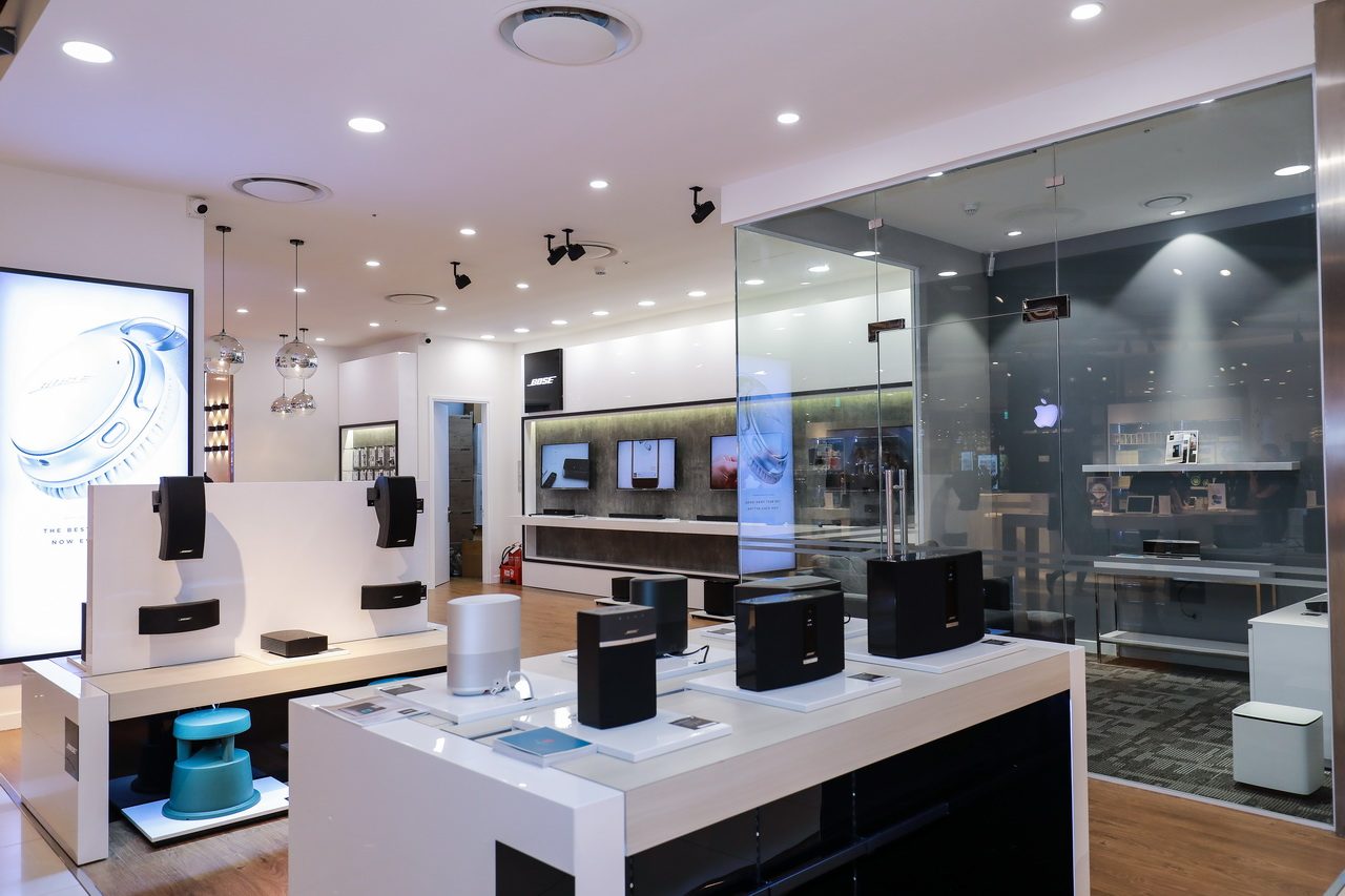 Cửa hàng âm thanh Bose Store đầu tiên tại Hà Nội nằm trong trung tâm thương mại Lotte Hà Nội (Lotte Department Store) được hãng Bose khai trương ngày 6-4-2019