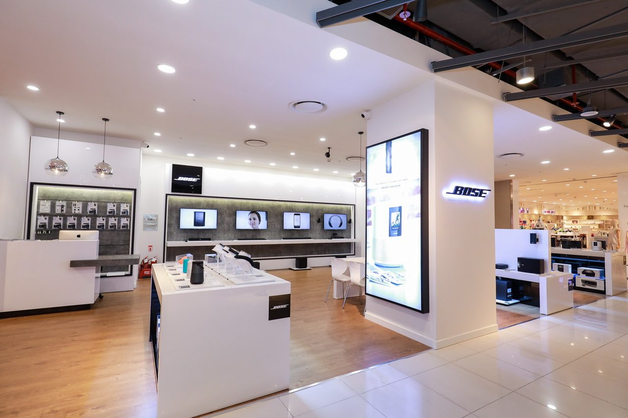 Cửa hàng âm thanh Bose Store đầu tiên tại Hà Nội nằm trong trung tâm thương mại Lotte Hà Nội (Lotte Department Store) được hãng Bose khai trương ngày 6-4-2019