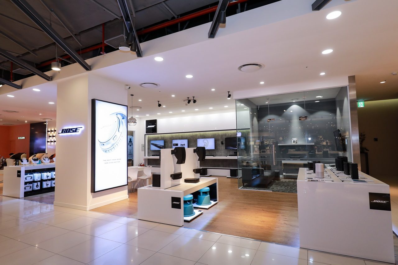 Cửa hàng âm thanh Bose Store đầu tiên tại Hà Nội nằm trong trung tâm thương mại Lotte Hà Nội (Lotte Department Store) được hãng Bose khai trương ngày 6-4-2019