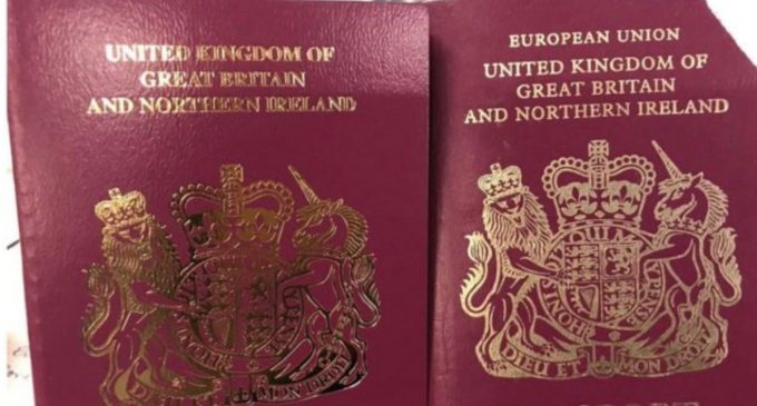 Anh phát hành passport mới gỡ bỏ chữ “EU”