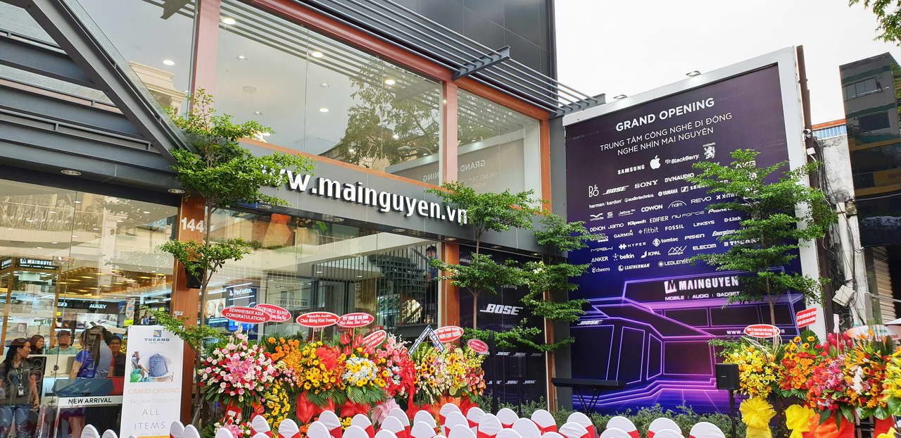 Mai Nguyên Flagship Store, trung tâm công nghệ di động và nghe nhìn, khai trương tại TP.HCM ngày 24-5-2019.