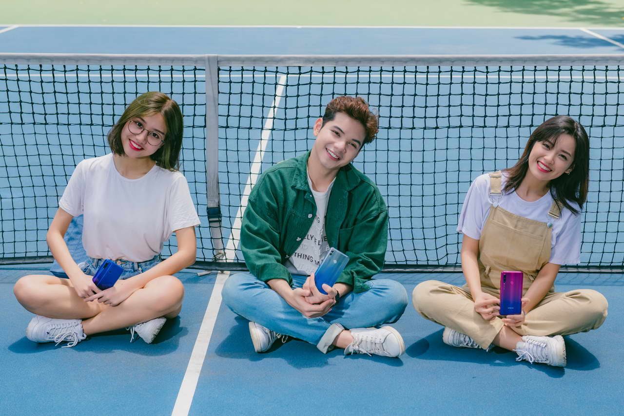Smartphone HONOR 10 Lite với hệ thống camera AI trước và sau ấn tượng trong phân khúc.