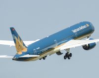 Chiếc Boeing 787-10 Dreamliner đầu tiên của Vietnam Airlines đã bay về Việt Nam