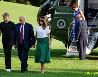 Vậy là con trai út của ông Trump đã cao hơn cha