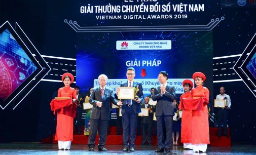 Công ty Công nghệ Huawei Việt Nam được trao Giải thưởng Thu hẹp Khoảng cách số 2019