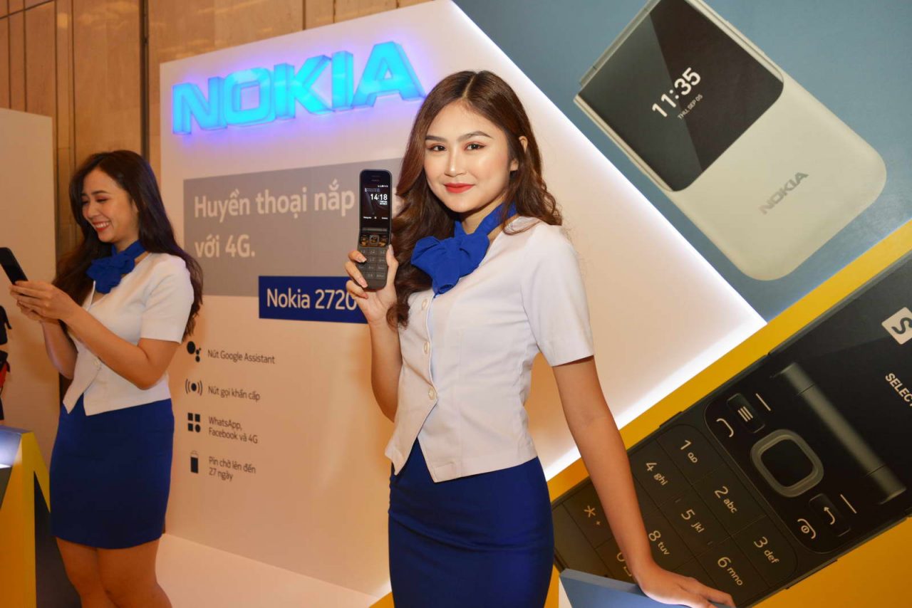 Chiều 23-9-2019 tại TP.HCM, HMD Global đã giới thiệu với người dùng Việt Nam 4 mẫu điện thoại mới, trong đó có những sản hẩm vừa được hãng Phần Lan này trình làng toàn cầu tại Triển lãm công nghệ IFA Berlin 2019 (Đức) hồi thượng tuần tháng 9-2019. Đó là Nokia 2720 Flip, Nokia 7.2, Nokia 800 Tough và Nokia 110. Ảnh: Nokia 2720 Flip.
