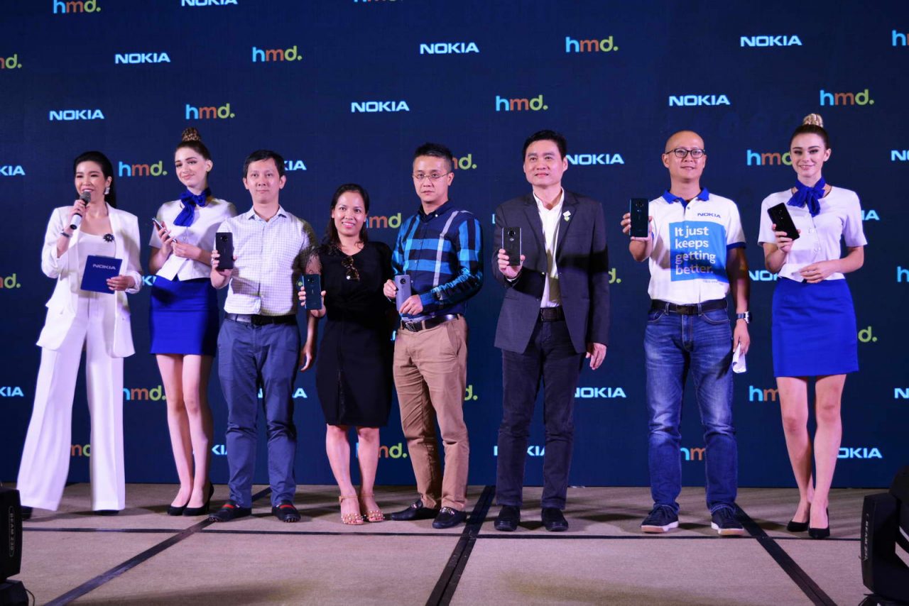 Chiều 23-9-2019 tại TP.HCM, HMD Global đã giới thiệu với người dùng Việt Nam 4 mẫu điện thoại mới, trong đó có những sản hẩm vừa được hãng Phần Lan này trình làng toàn cầu tại Triển lãm công nghệ IFA Berlin 2019 (Đức) hồi thượng tuần tháng 9-2019. Đó là Nokia 2720 Flip, Nokia 7.2, Nokia 800 Tough và Nokia 110.