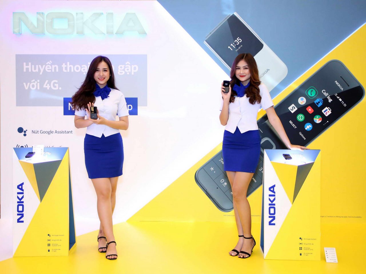 Chiều 23-9-2019 tại TP.HCM, HMD Global đã giới thiệu với người dùng Việt Nam 4 mẫu điện thoại mới, trong đó có những sản hẩm vừa được hãng Phần Lan này trình làng toàn cầu tại Triển lãm công nghệ IFA Berlin 2019 (Đức) hồi thượng tuần tháng 9-2019. Đó là Nokia 2720 Flip, Nokia 7.2, Nokia 800 Tough và Nokia 110.