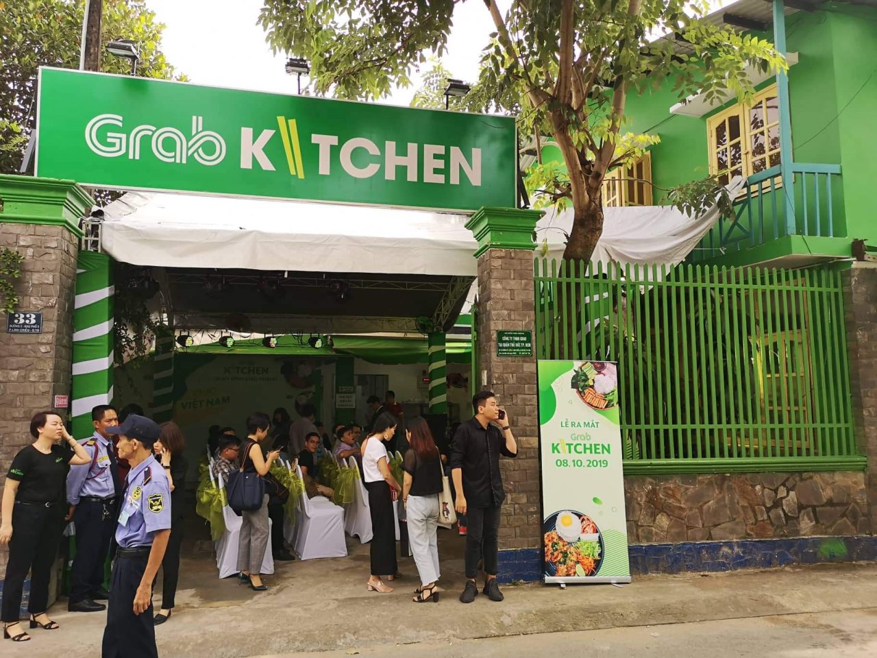 Sáng 8-10-2019, siêu ứng dụng di động Grab ra mắt mô hình nhà bếp tập trung GrabKitchen trong sự kiện tại Thủ Đức (TP.HCM) - nơi thử nghiệm từ ngày 11-9-2019.