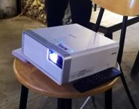 Epson Việt Nam ra mắt EF-100, máy chiếu 3LCD laser nhỏ nhất thế giới