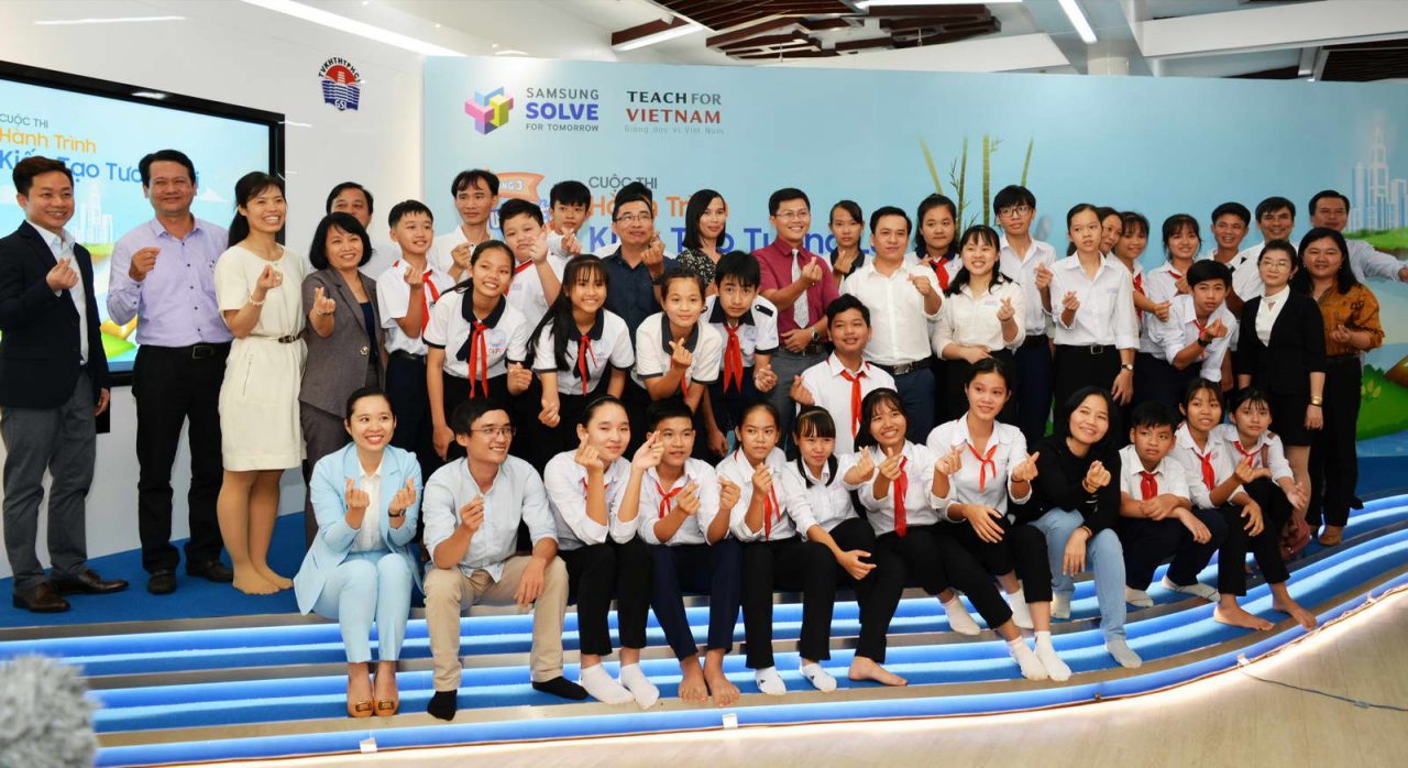 Sáng 23-11-2019 tại Không gian Công nghệ Thiếu nhi S.hub Kids - Thư viện Khoa học Tổng hợp TP. HCM, Samsung Việt Nam đã tố chức vòng chung kết và trao giải cuộc cuộc thi “Hành trình Kiến tạo Tương lai - Solve For Tomorrow 2019”.