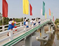 Grab Việt Nam tài trợ xây cầu đến lớp ở Vĩnh Long