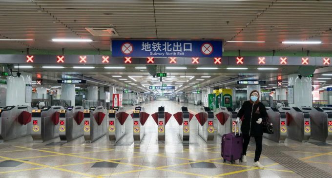 CẬP NHẬT về dịch Wuhan 2019-nCoV sáng 11-2-2020: số tử vong vượt qua mốc 1.000 người, số bình phục vượt ngưỡng 4.000 người.