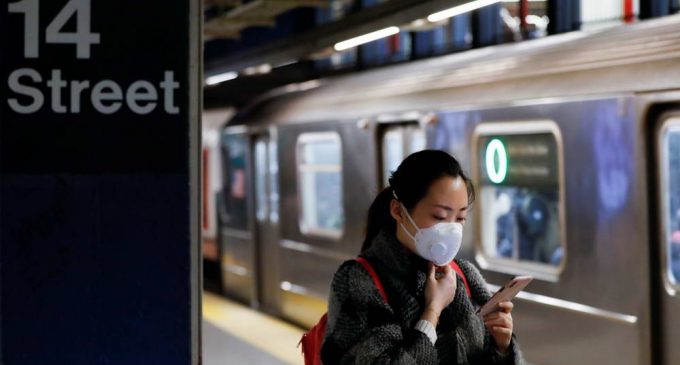 New York sát khuẩn hệ thống xe điện ngầm