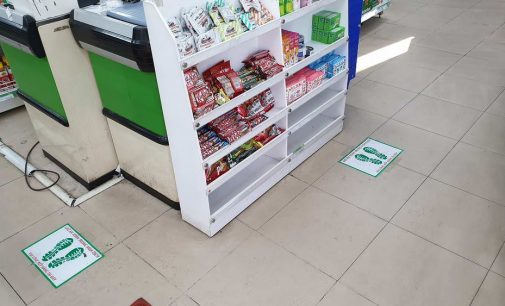 Giãn cách xã hội