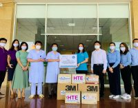 Hanoi Telecom tiếp tục tặng vật dụng y tế cho tuyến đầu chống dịch COVID-19