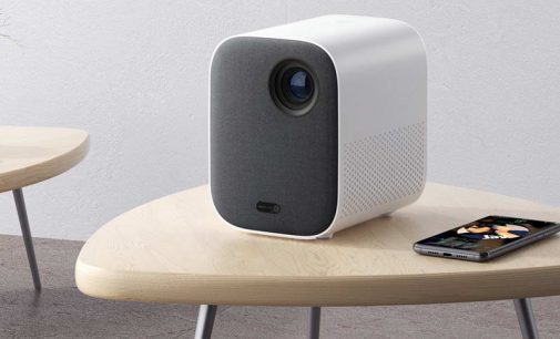 Máy chiếu Mi Smart Compact Projector và máy hút bụi Mi Handheld Vacuum Cleaner 1C của Xiaomi ra mắt tại Việt Nam
