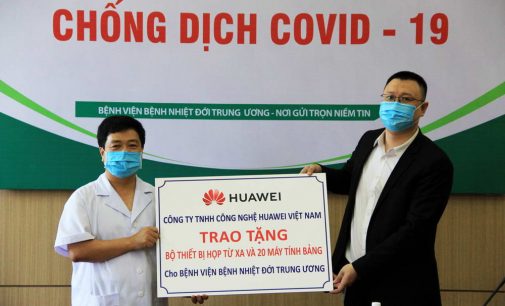 Huawei Việt Nam trao tặng bộ thiết bị Hội nghị truyền hình và 20 máy tính bảng cho Bệnh viện Bệnh Nhiệt đới Trung ương