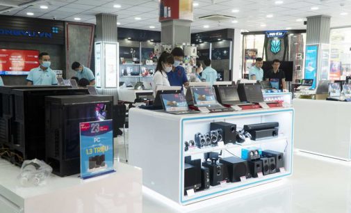 Phong Vũ khai trương showroom mới Hoàng Hoa Thám